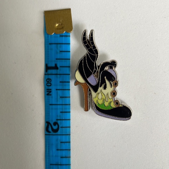 Maleficent high heel shoe Disney pin - Picture 3 of 3